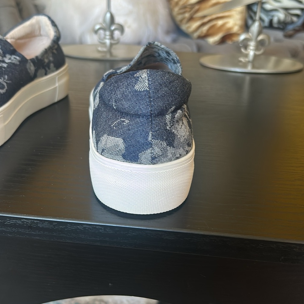 J Slides NYC Women's 8.5 Slip On‎ Denim Casual floral print denim. - Picture 4 of 13
